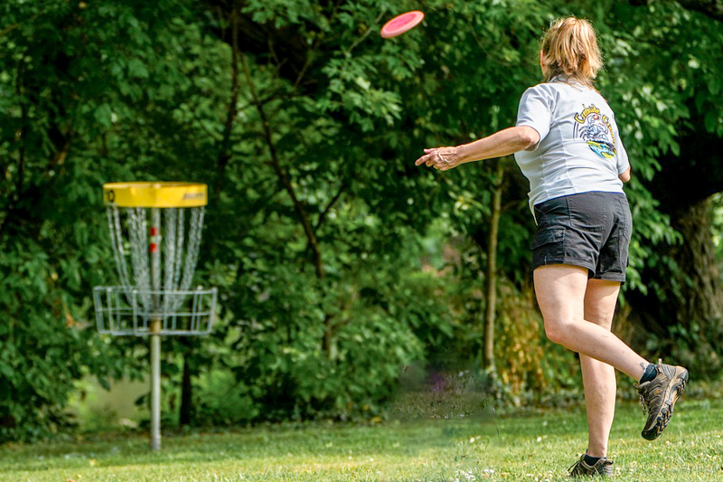 FRISBEE GOLF